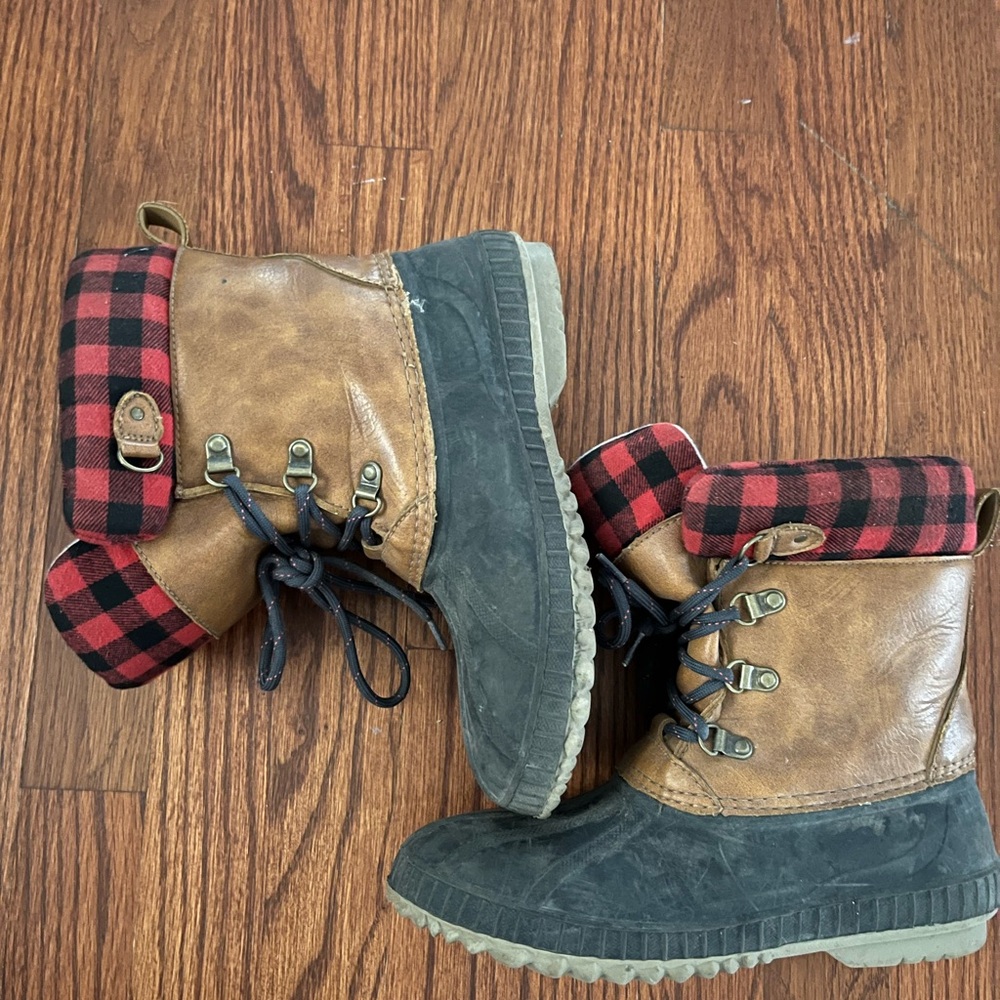 Gap Kids Thinsulate Fall/winter duck boots Size 3/4 GUC